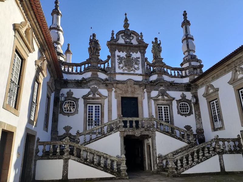 Hot off the press! My article on visiting #casademateus in #VilaReal, #Portugal is now on the blog. This gorgeous Baroque style manor house was converted to a museum and the public have been able to enter as visitors since 1970. 
templeseeker.com/casa-de-mateus…