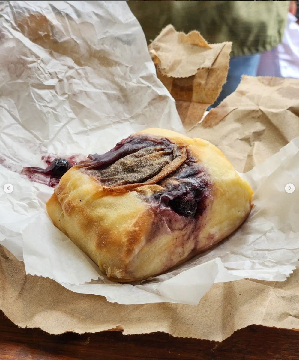 For Hanukkah this year, here's our version of sufganiyot, baked, not fried, but as delicious as it's fried cousin. Order some to ship to your door @Goldbelly or stop in at our shop at 137 East Houston Street in #NYC for a box load.
knishery.com