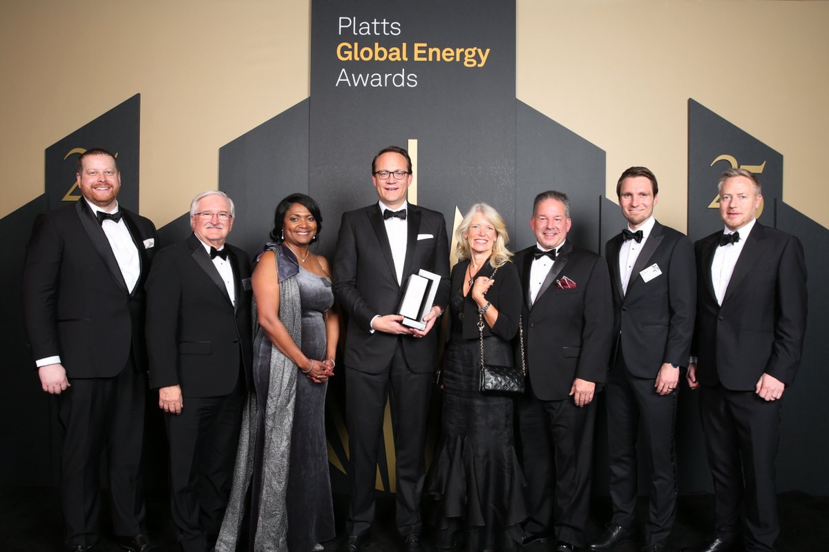 We've won @SPGCI's Energy Company of the Year award 2023 at the 25th annual Platts Global Energy Awards! This recognizes our contribution to overcoming the energy crisis last year while continuously driving forward the energy transition. rwe.com/en/press/rwe-a…