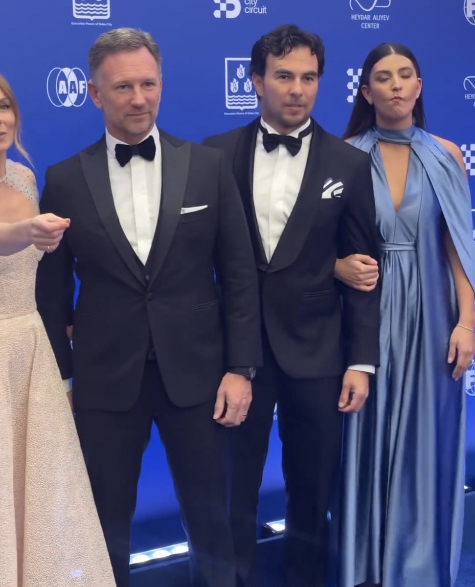 Maydonoz savaşı🌿

Checo’nun eşi iddiaların aksine kendisine “Dişinde maydonoz var” diye bağıran fotoğrafçının etkisiyle dişlerini diliyle temizlediği bilgisine ulaştık.

Fotoğrafçının Mercedes tshirt’lü olduğu doğru değil.

Kaynak: 🍑