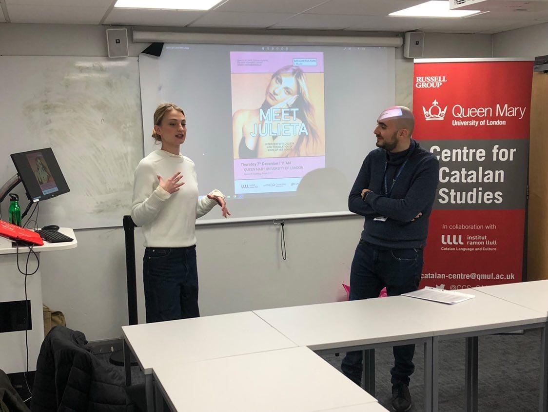 Julieta, the Catalan singer who is giving a concert in London today, visited QMUL yesterday in an event organised by <a href="/IRLlull/">Institut Ramon Llull</a> and Bona Gents.
Our students had the chance to interview her in Catalan and translate one of her songs.
Gràcies per la visita, <a href="/akajuuuu/">Julieta</a>!
#XarxaLlull