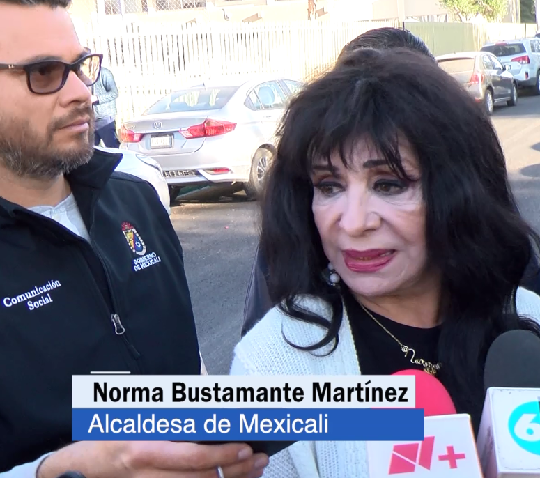 Bandera Roja en #Mexicali debido a la mala calidad del aire. La alcaldesa Norma Bustamante nuevamente hizo el llamado a colaborar para evitar la #contaminación evitando tronar cohetes y prendiendo fogatas  #NmasMexicali