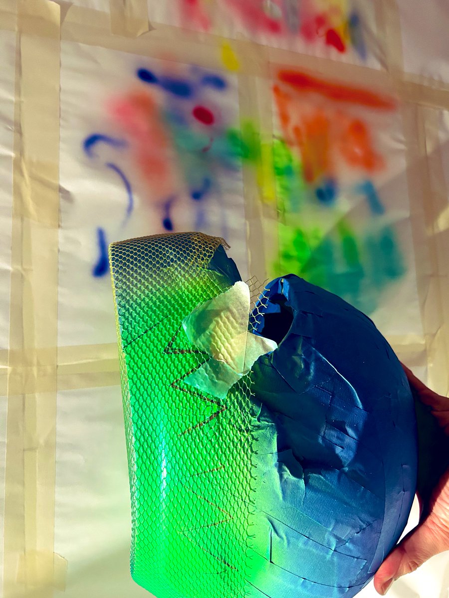 alex_wurz's tweet image. Airbrushing @WurzCharlie @Formula3 helmet … here you see me using a net to create a carbon effect… #WurzDesign