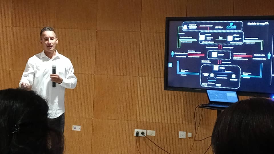 DesoftHab's tweet photo. El Jefe de Proyecto de #DesoftLaHabana, Carlos Milián ofrece detalles sobre la integración del producto #DMPlus de #Desoft con Dofimall, tienda de comercio electrónico del Proyecto chino #Picla. https://t.co/yisFldX16l