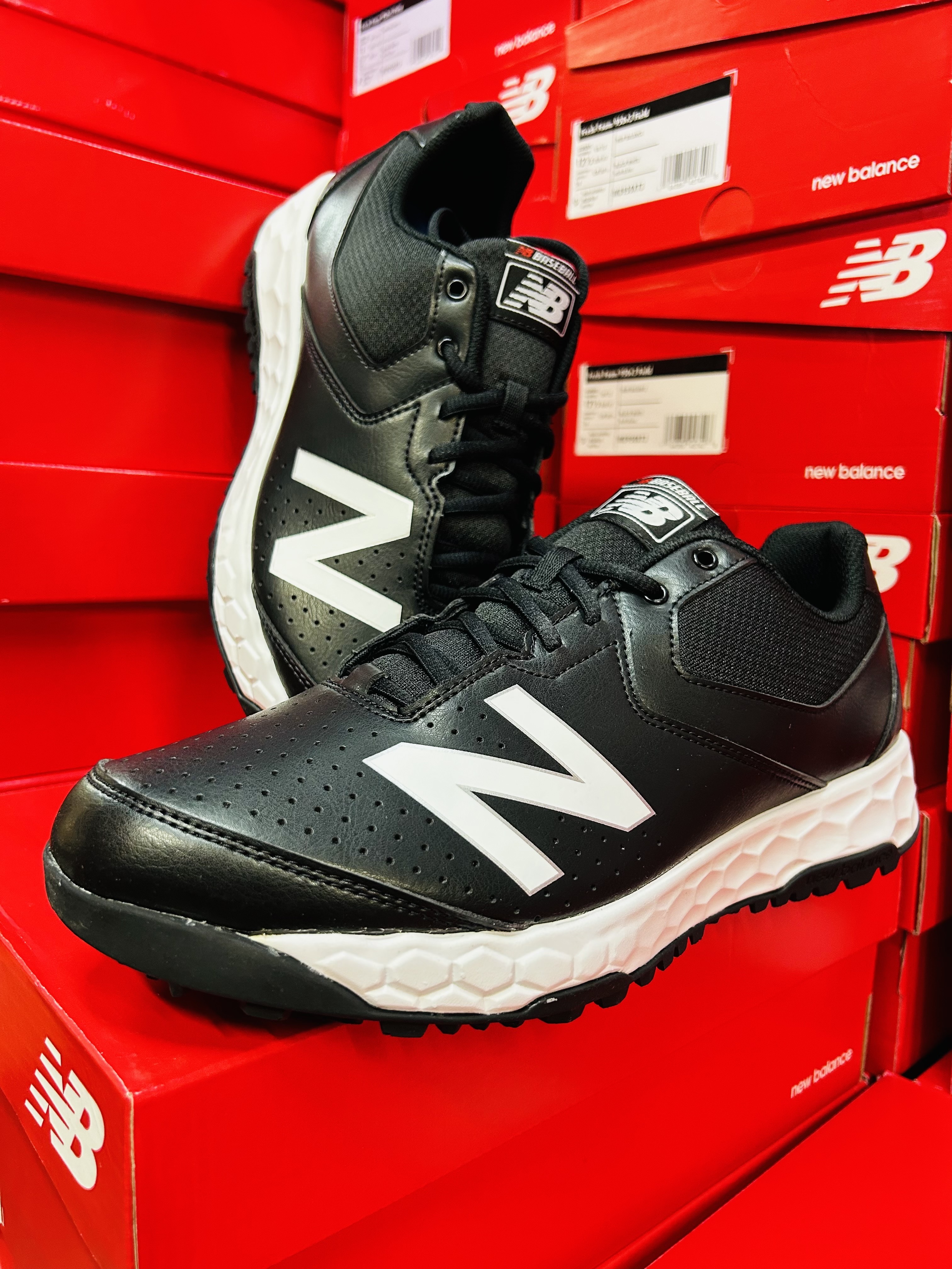 New balance umpire field shoes cheap