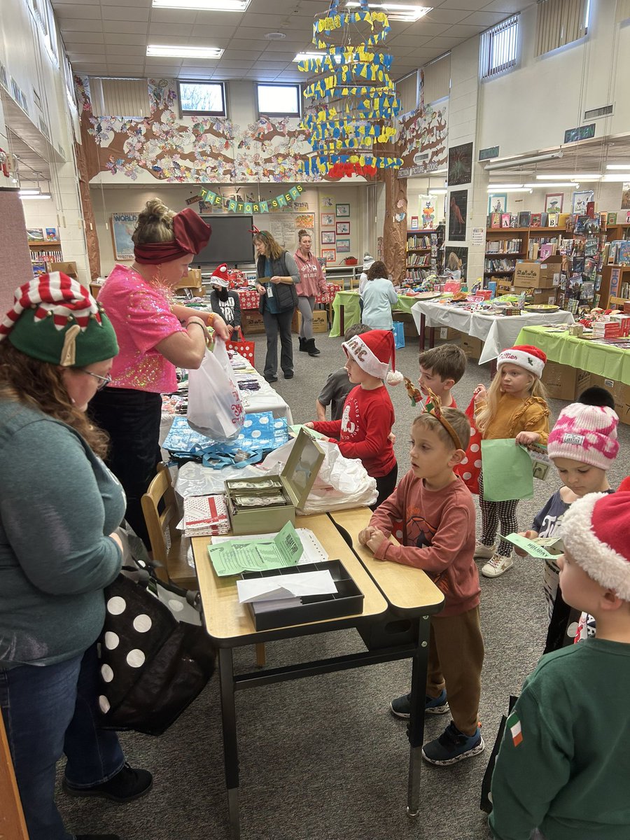 Thank you to the parents and volunteers that make the Holiday Shop possible!