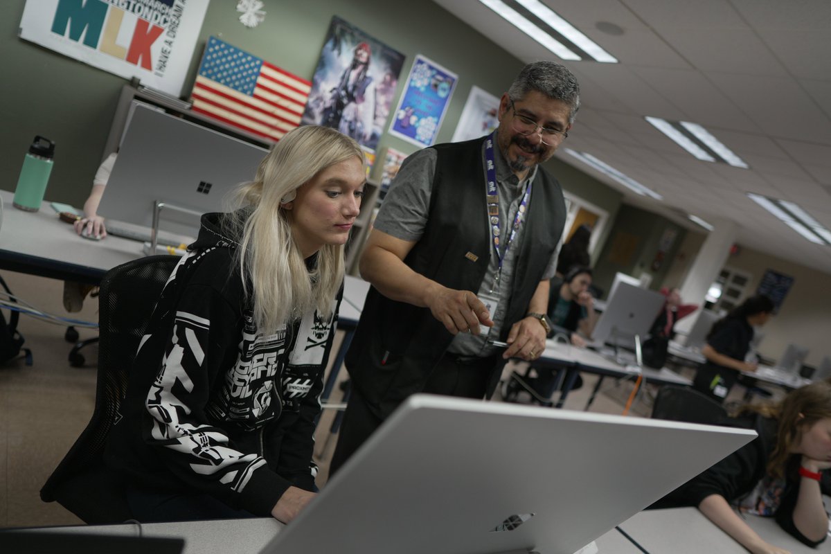 EVITnews's tweet photo. EVIT turns industry experts into teachers who train students to become graphic designers, pilots, nurses, technicians, and more.  Read more on the #EVIT website: https://t.co/HeSPneUDmF
#Instructors #IndustryProfessionals #EVITisEverywhere #EVITChangesLives https://t.co/xx9Q1BgvLp