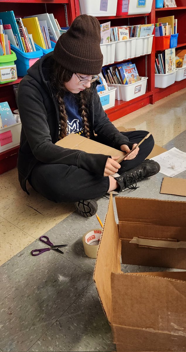 Our grades 4-9 students collaborating on cardboard construction with @Makedo today! @LaurenGregoryNL @mmelong709 @brilliant_labs @NLESDCA #STEAM #Makerspace