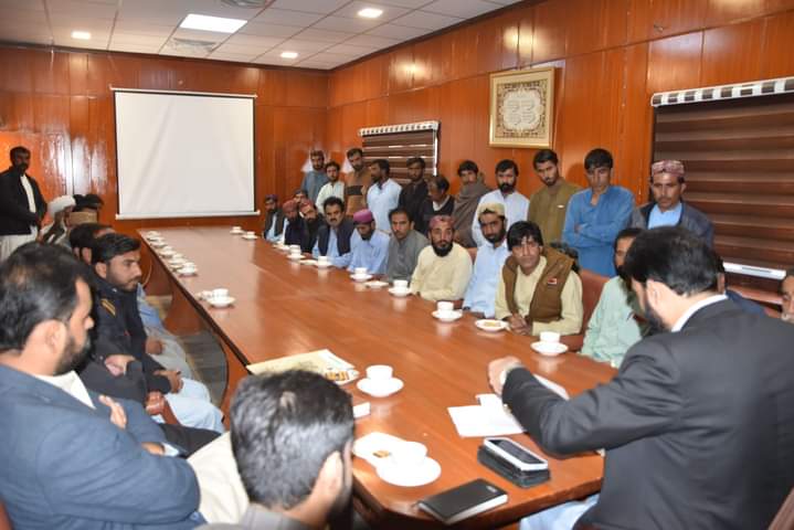DCKohlu's tweet photo. تمام آفیسران اور ملازمین کو اپنے دفاتر میں عوامی مسائل کے حل کے لئے دفتری اوقات میں موجود رہنا چاہئے بصورت دیگر تادیبی کاروائی کی جائے گی۔
https://t.co/R1AL2v3zFA
@cs_balochistan @dpr_gob
@naqeeb_khan99 @DgLevies https://t.co/SKpPhBI28u