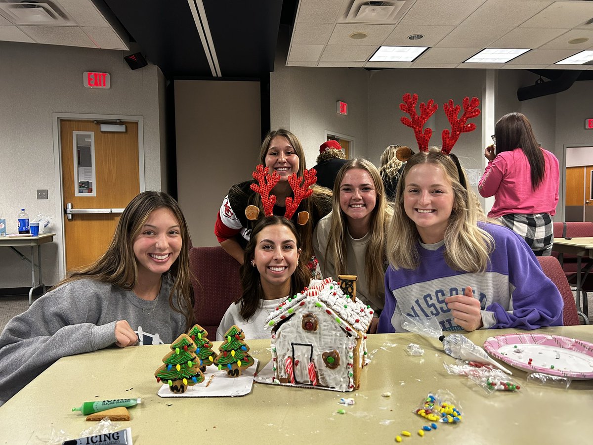 mcckc_softball's tweet photo. Christmas Party🎄🎅🏻 https://t.co/GMoGrTdK03