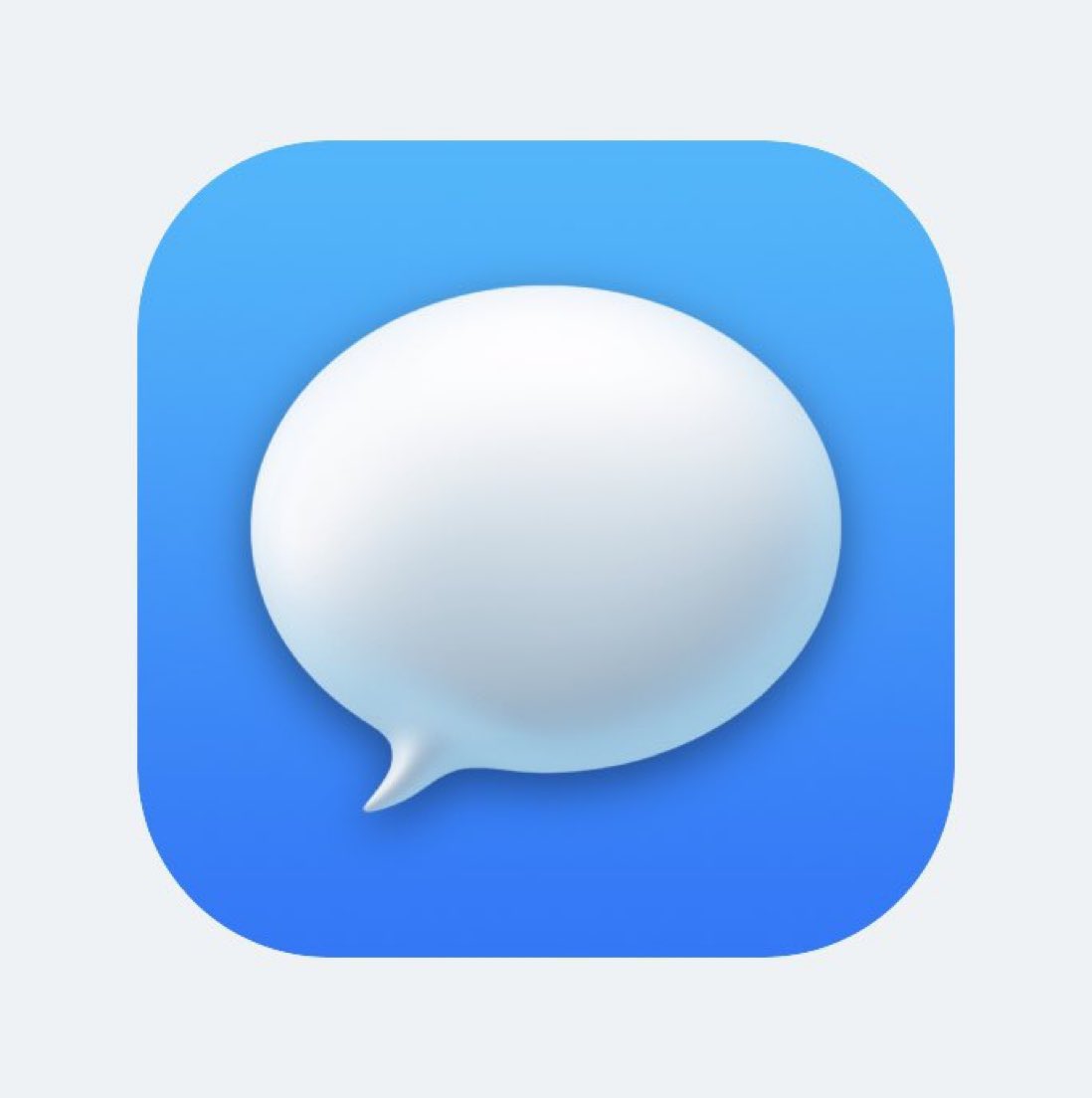 emkwan's tweet image. Why didn’t Apple make iMessage app blue when iMessage bubbles are blue? 🤔