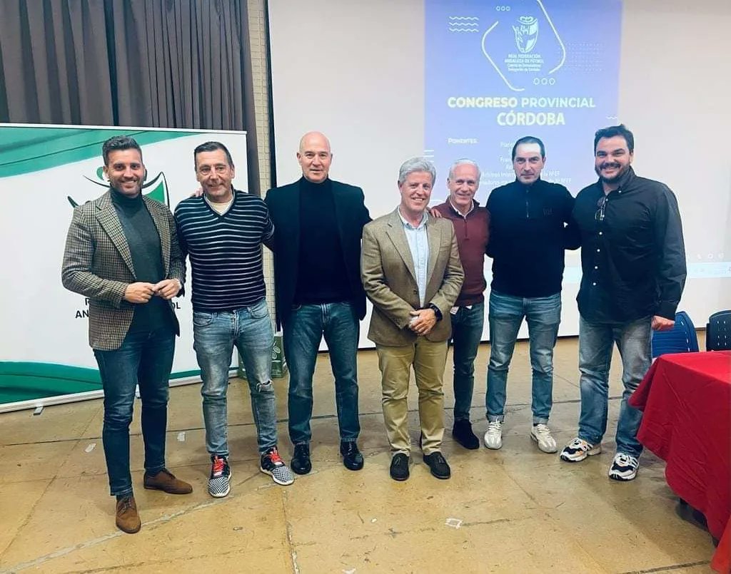 RFAFCordoba's tweet photo. Hoy ha comenzado el Congreso Provincial de Entrenadores de Córdob con 75 inscritos y ponencias a cargo de @bergesrafa #ManuelCamachoGarrote #ManuelBarrilero @RafaCarrilloL @diegocarodelgad @ajcobos y @QueroPorras Estuvieron presentes @Martintorralbo #CarmeloGonzález https://t.co/6cylxdqyLP