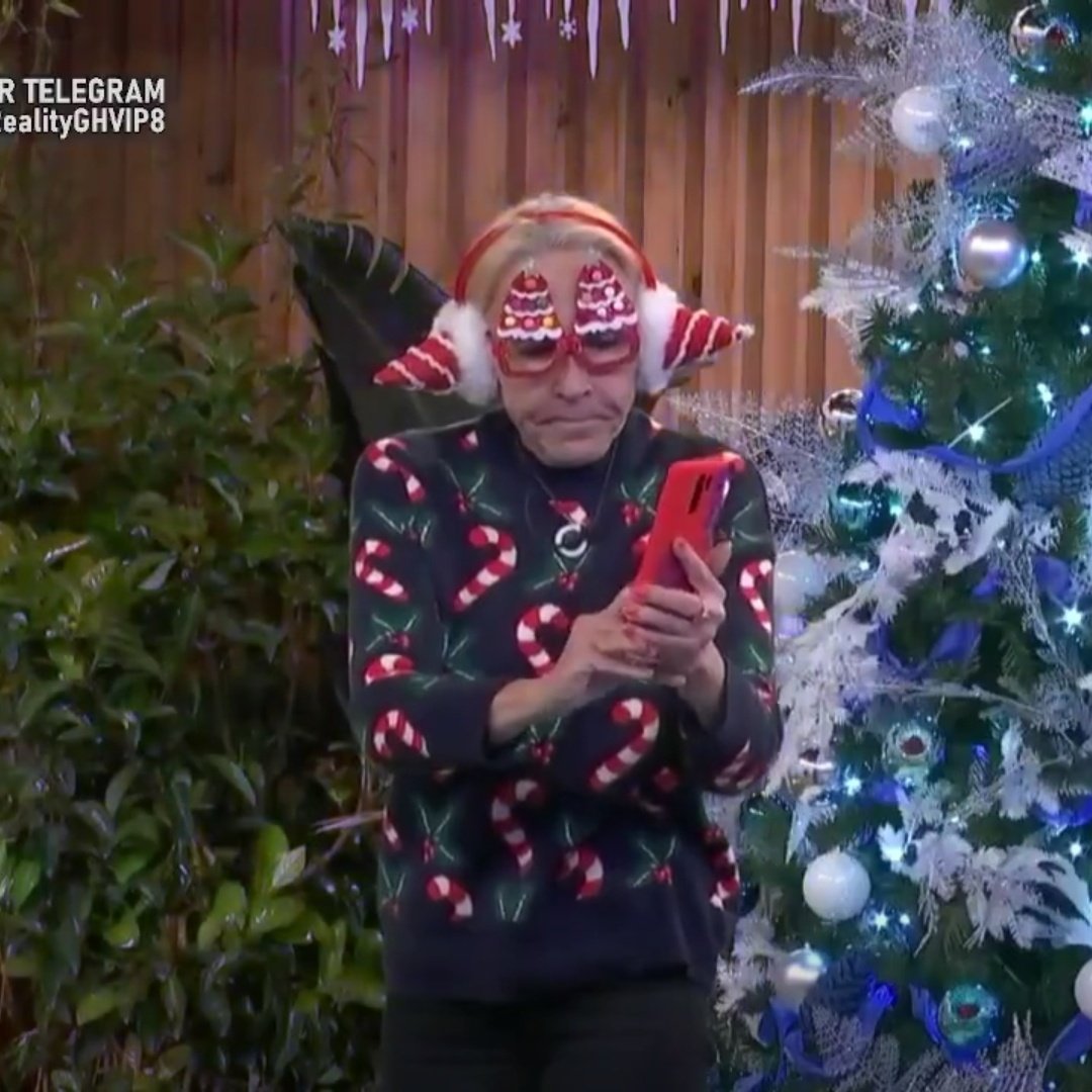 StrongBoy__'s tweet image. 0stia qué hace un umpa lumpa en el jardín??? #GHVIP8D