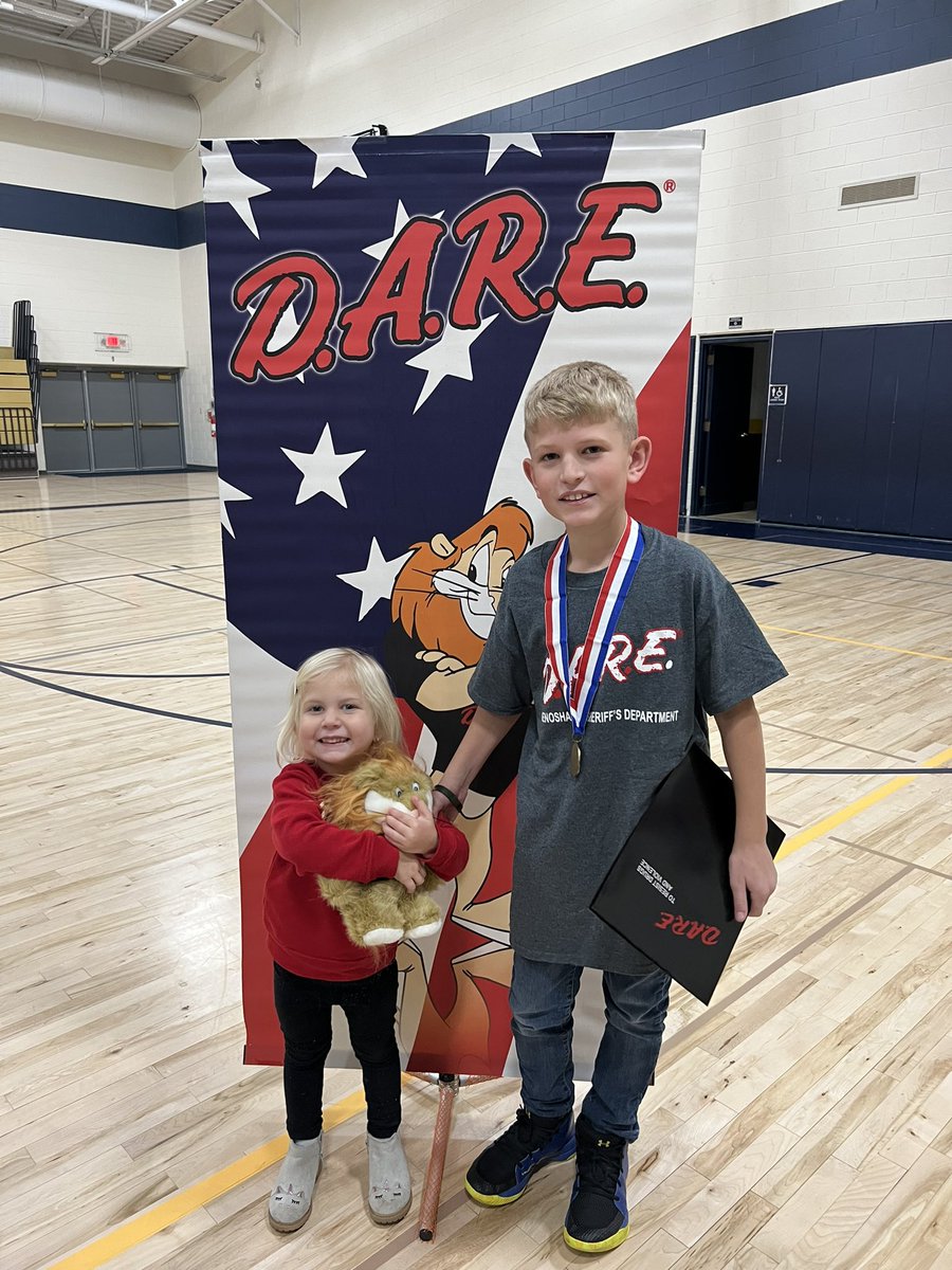 SamGoggin10's tweet photo. D.A.R.E Graduation! 🦁 #wcsflight #essaywinner https://t.co/M4LPEfGakj
