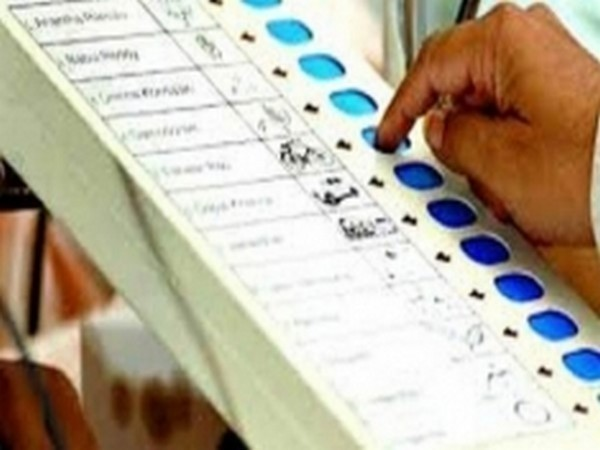 ani_digital's tweet photo. Andhra: Chief Electoral Officer issues strict directives after YSRCP complaints on duplicate votes

Read @ANI Story | https://t.co/z5N72AG4Qe
#AndhraPradesh #YSRCP #duplicatevotes https://t.co/q6en08qI7W