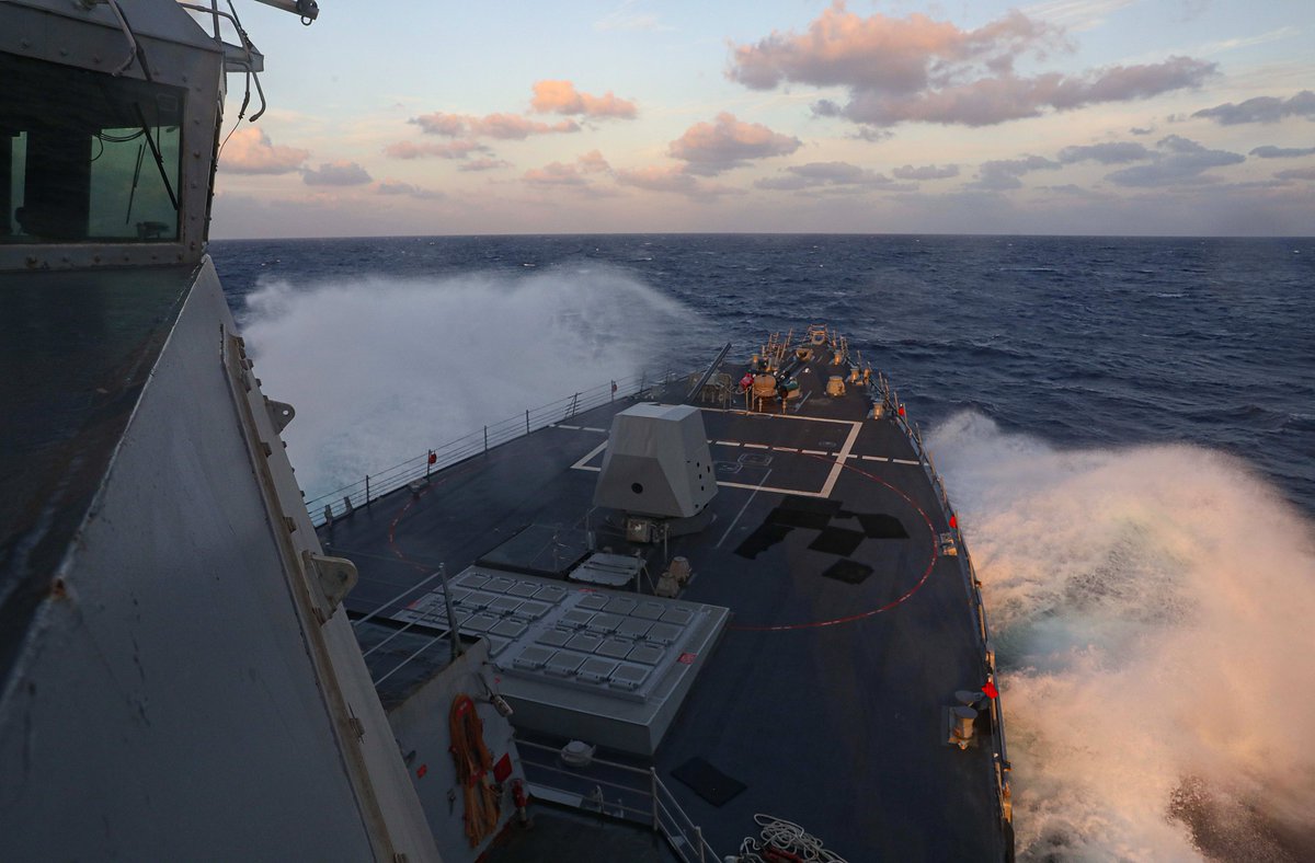 Time for another #LiveFireFriday!

The Arleigh Burke-class guided-missile destroyer USS Dewey (DDG 105) fires the Mark 45 5-inch lightweight gun during a live-fire exercise while operating in the Philippine Sea.

📸 MC1 Greg Johnson

#FreeandOpenIndoPacific