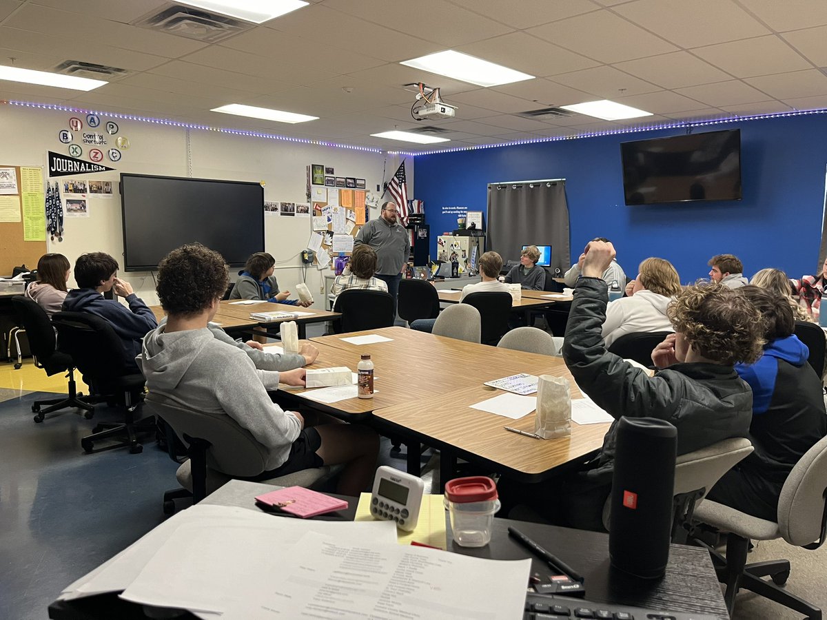 SPwildcatsne's tweet image. Thank you to Isaiah Graham and Jordan Meyer from Homestead Bank for coming to talk with our Intro to Business class about business loans. They ever shared popcorn with us! @Homestead_Bank #WeAreStPaul