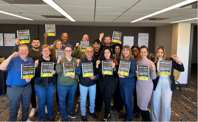 EFFAT_org's tweet photo. From 🇹🇷 .🇳🇱, 🇺🇦 to the 🇺🇸, outpouring Solidarity to the workers gearing up for their action today in front of AB InBev HQ in Leuven @1 PM
Workers across 🇪🇺gather to demand change, save historic brands, and protect jobs against aggressive corporate greed!#PeopleBeforeProfits https://t.co/yZz8trrBwv