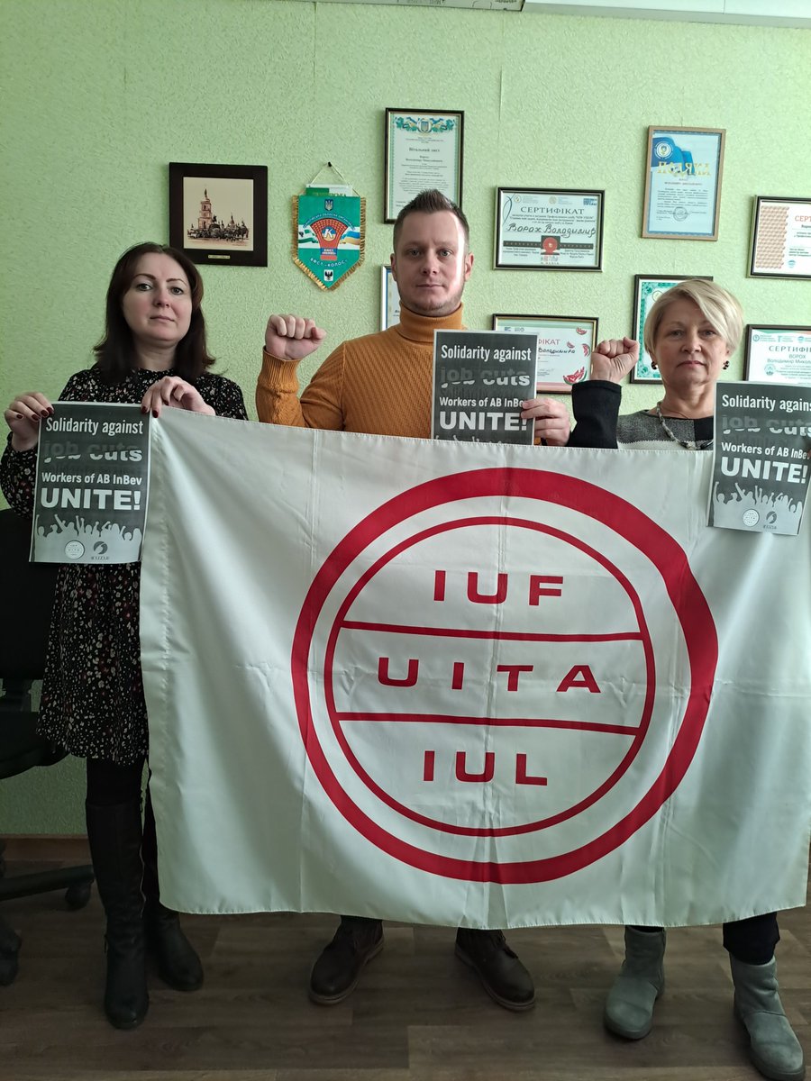 EFFAT_org's tweet photo. From 🇹🇷 .🇳🇱, 🇺🇦 to the 🇺🇸, outpouring Solidarity to the workers gearing up for their action today in front of AB InBev HQ in Leuven @1 PM
Workers across 🇪🇺gather to demand change, save historic brands, and protect jobs against aggressive corporate greed!#PeopleBeforeProfits https://t.co/yZz8trrBwv