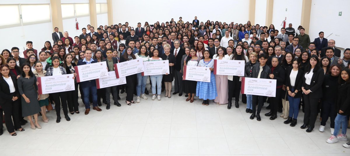 Secretaría de Educación (@sepgobpue) on Twitter photo El #GobiernoPresente de <a href="/SergioSalomonC/">Sergio Salomón</a>, a través de la dependencia, entregó “Becas de Excelencia Académica 2023” a un total de 210 estudiantes de 26 Universidades Tecnológicas e Institutos Tecnológicos Superiores públicos de la entidad.
#Boletín bit.ly/3RAFBmn El #GobiernoPresente de <a href="/SergioSalomonC/">Sergio Salomón</a>, a través de la dependencia, entregó “Becas de Excelencia Académica 2023” a un total de 210 estudiantes de 26 Universidades Tecnológicas e Institutos Tecnológicos Superiores públicos de la entidad.
#Boletín bit.ly/3RAFBmn