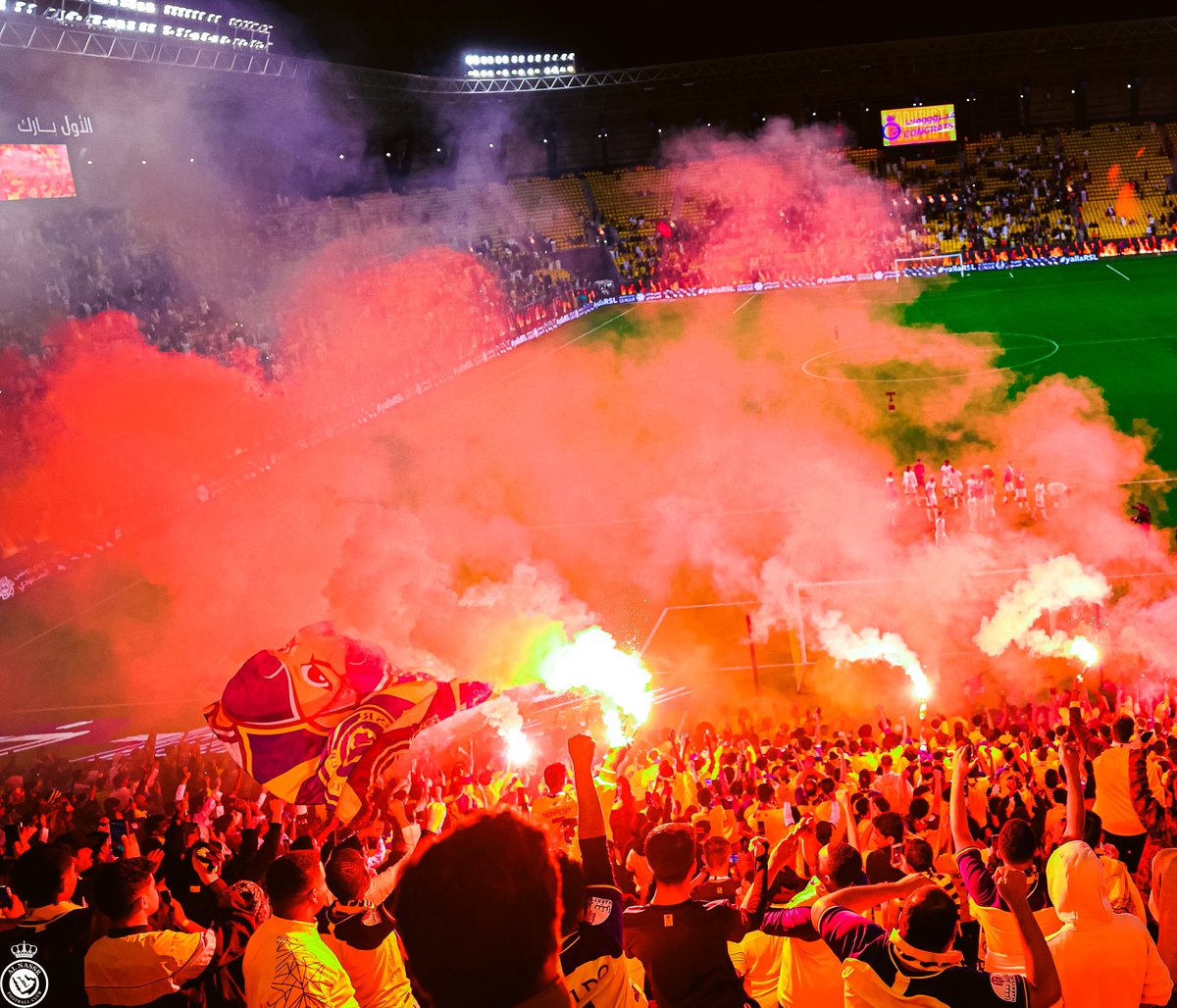 أُباهي بعشقـي .. لكَ أنتمي!
يانصــرًا عظيمًا .. بكَ أكتـفـي💛