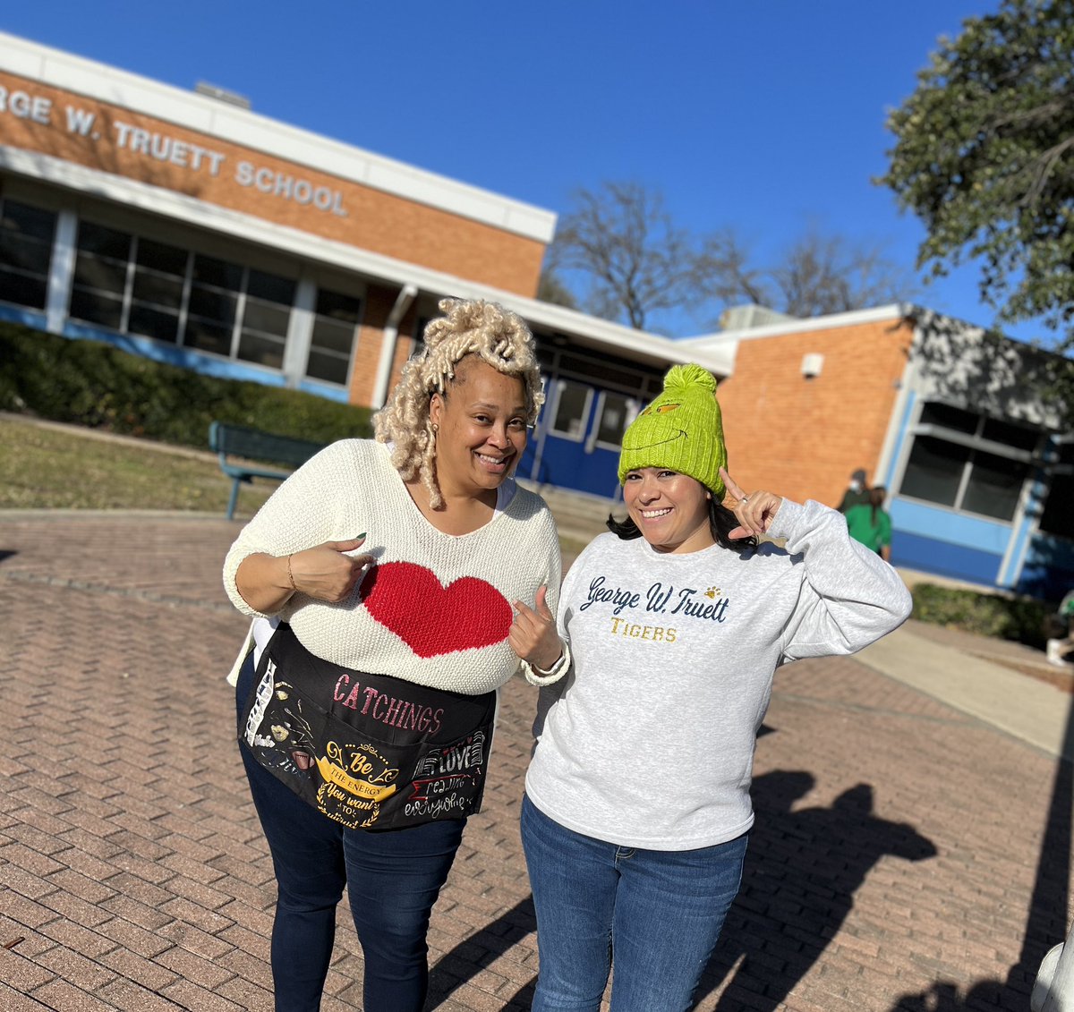 Cristin47444819's tweet photo. Grinch Day at @GWTruett 

The Grinch found his heart💚

#readingpartnersandfriends 
🫶🏻@k_catch https://t.co/UsxG7zL3yq