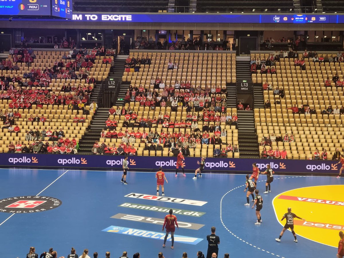 EHRA representing on the world stage at the @ihf_info Women’s World Champs