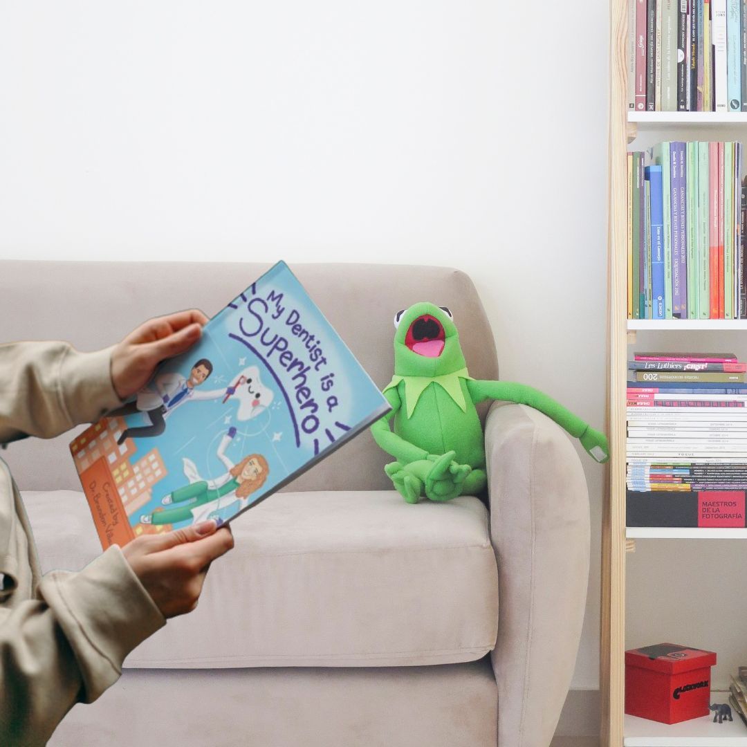 The Book Smuggler's Den tweet media