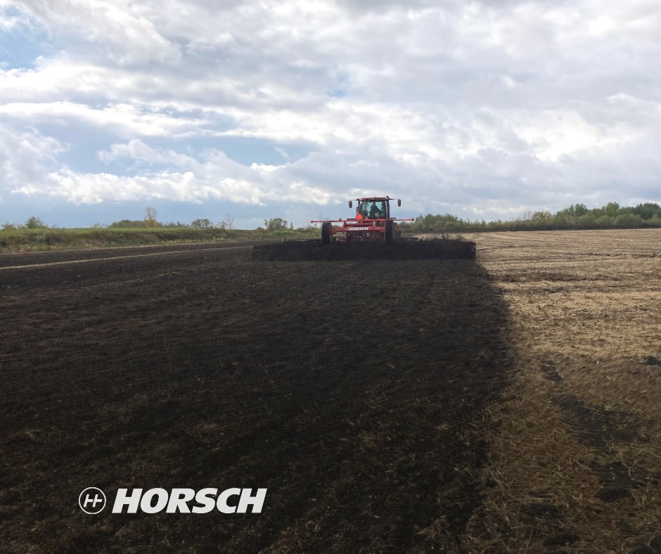 HorschLLC's tweet photo. Meet the pioneer of compact, high-speed disc tillage - the Joker RX! 🌱✨ Engineered for efficiency and precision, it leads the way in transforming soil preparation. 🌾 

#HORSCH #JokerRX #CompactTillage #AgX https://t.co/3DkLhSUaxp