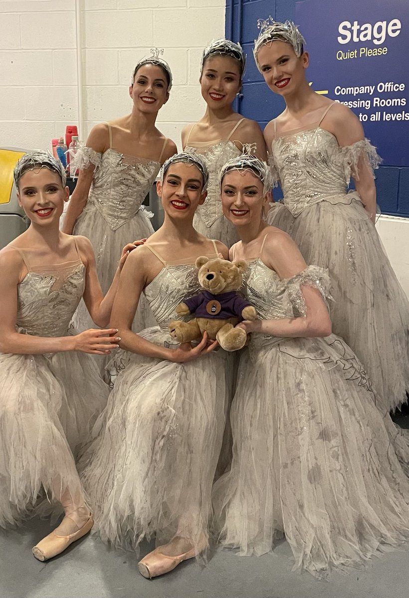 Noah Bear had a really special visit to ⁦@BRB⁩ Nutcracker visiting his ⁦@excathedra_AVM⁩ friends who sing in the orchestra pit when the snowflakes dance on stage  🩰