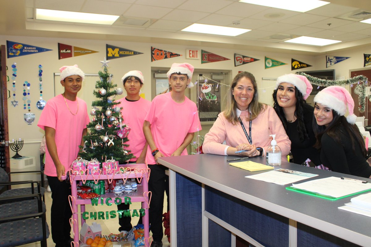 SeedeenNihara's tweet photo. Happy Holidays from AVID . 
Providing treats to our dedicated educators on this festive Friday at the HiLL. 
@fhhs_avid 
#weloveourteachers 
#serviceprojects
#buildingcommunity https://t.co/ZyAGcnCS84