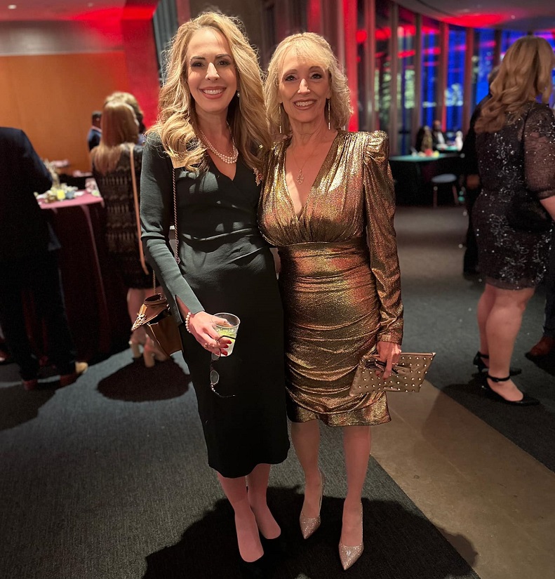 McCoyforJudge's tweet photo. I always love the annual Linebarger Christmas Party at the Modern Art Museum. Unfortunately, I didn’t get many photos! Barbara M. Williams, thanks for throwing a lovely celebration every year!! https://t.co/ugLeJePKqo