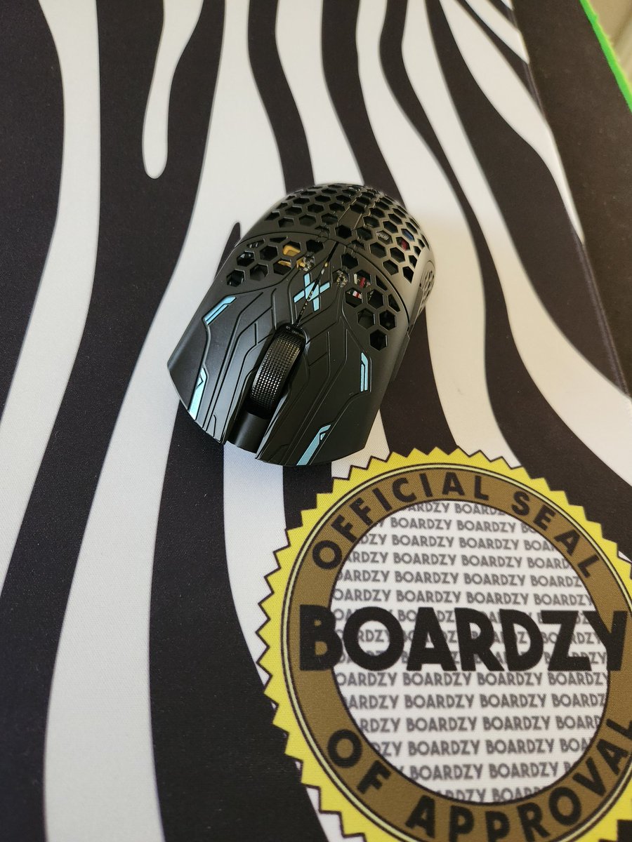 Twizzzeh's tweet photo. My @finalmouse finally came in pairs perfectly with the @boardzyxd radar
👌 https://t.co/3wG4BpdHC6