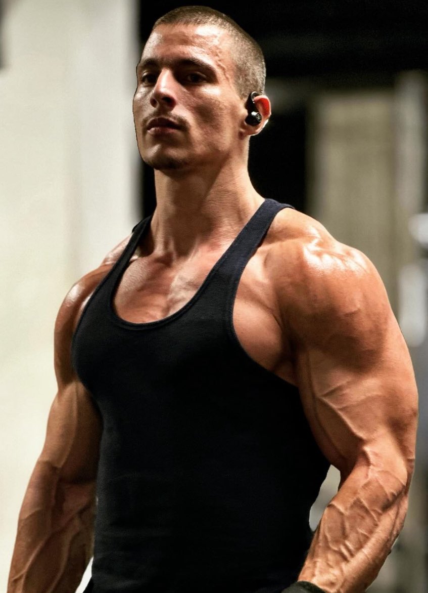 Alphaacash's tweet image. Dm me to start serving me and start worshiping me 😈🔥