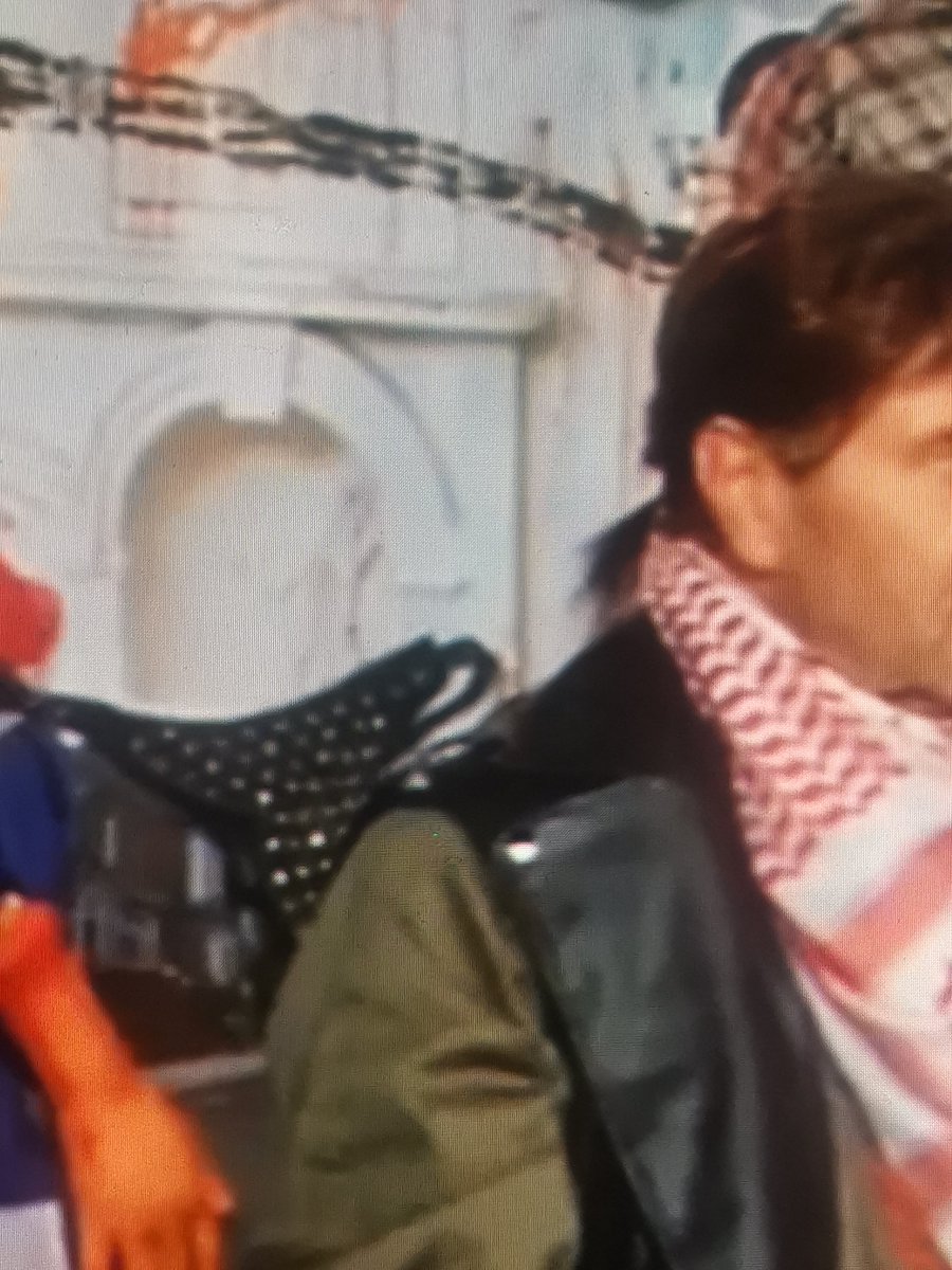 senfine's tweet photo. Ist das ein Nieten-Leder-String??
#SchleFaZ https://t.co/4eA6ZXpXqE