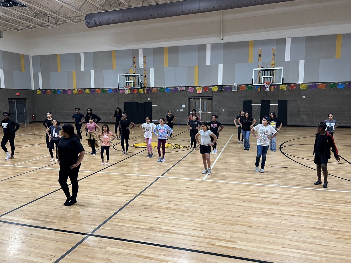 KLopezprofessi1's tweet photo. RDC having a wonderful &amp; busy Winter Season. Our Winter Dance Clinic was so fun; we enjoyed dancing with all ages. RDC connecting with our community (*11/16/23*). @RobersonSpring @CeceliaBrumsey @johnnybwilliams @SpringISD @joerclark @Ramos_Rosalba81 @SpringISD_FACE https://t.co/nvmrfg5y4s