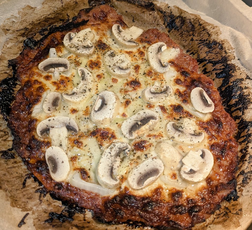 Did I just eat 400g sausage meat? ✅
Did I just eat 170g mozzarella? ✅
Am I over my calories by 1000 today? ✅ 
Did I really enjoy this amazing keto indulgence? HELL YEAH!! 😁

#fakeaway #fakeawayfriday #fakeawaypizza #pizza #ketopizza #ketodiet  #ketogenicdiet #keto #ketorecipe