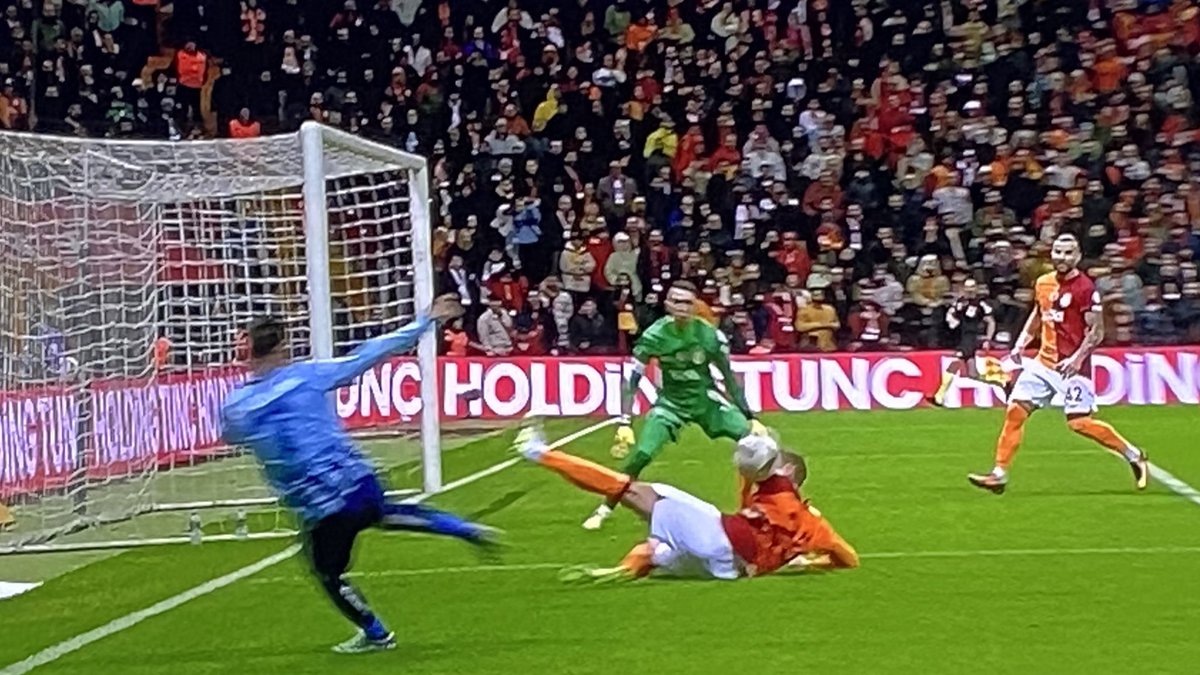 forzacimbom's tweet photo. PENALTI VERİLEN / PENALTI VERİLMEYEN https://t.co/87y1IBD5dJ