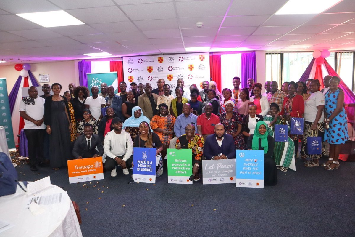 LPI_voices's tweet photo. 🎊 Today, we launched our latest publication, "Pushed to the Brink: Perceptions and Experiences of Urban Violence in Nairobi" - https://t.co/veowMusPKX Explore the lived experiences of urban violence in Nairobi's informal settlements and its impacts on community and trust. https://t.co/1MyooxJtig
