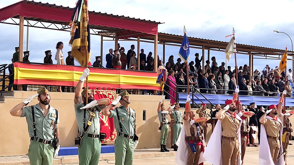 COMGEMEL_ET's tweet photo. Los Regulares del #GREG52 y los Legionarios del #TERLEG1 forman en la Base Alfonso XIII en un acto presidido por el Comandante General de Melilla, en honor a La Inmaculada Concepción, Patrona del Arma de Infantería, Cuerpo Jurídico y Capellanes Militares. ¡¡¡Muchas felicidades!!! https://t.co/v6XtKRQXiz