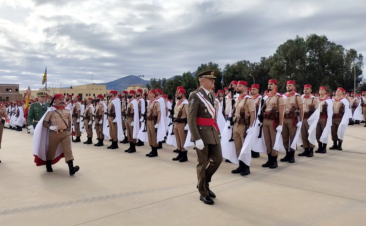 COMGEMEL_ET's tweet photo. Los Regulares del #GREG52 y los Legionarios del #TERLEG1 forman en la Base Alfonso XIII en un acto presidido por el Comandante General de Melilla, en honor a La Inmaculada Concepción, Patrona del Arma de Infantería, Cuerpo Jurídico y Capellanes Militares. ¡¡¡Muchas felicidades!!! https://t.co/v6XtKRQXiz
