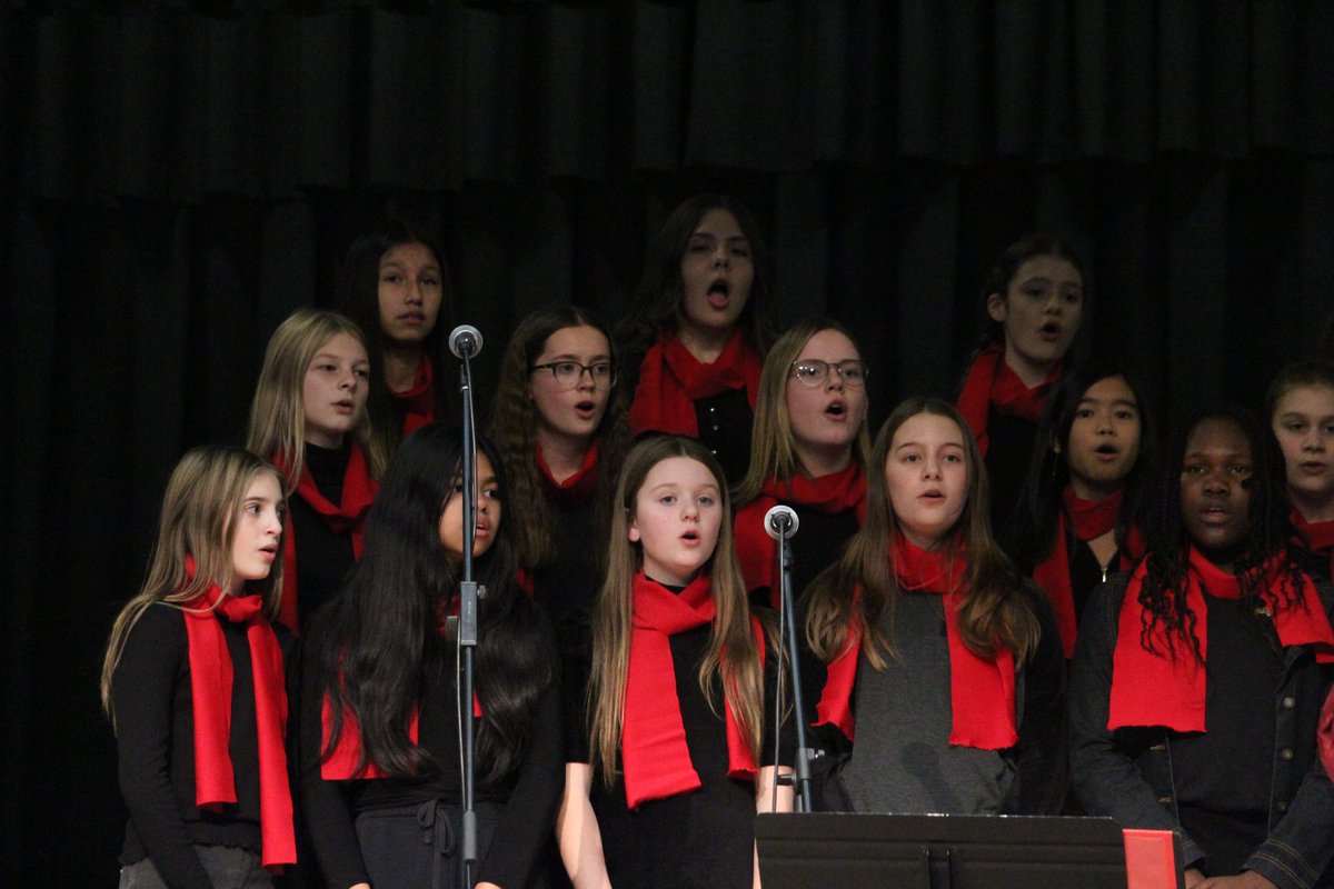 emmswsd's tweet photo. Congratulations to all our musicians on their outstanding performances at last night’s grade 7/8 band and choir concert. A special thanks to Mr. Tan, Ms. Dyck, and Mrs. Clyde for their hard work that made this event a success! #WeAreBlazers https://t.co/JTgpaXvVU7
