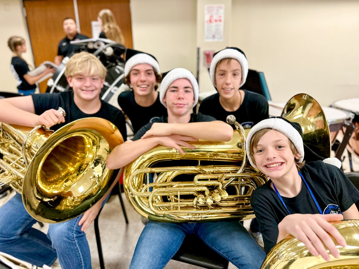 Ms_Jones_CMS's tweet photo. Our @CmsColts Honors Band rounded out a busy week performing for our Fine Arts Assembly this morning 🖤 @GCISDFineArts #CMScelebrates #ColtPride #colleyvillemsband #gcisd #cms https://t.co/O3P5sMXw06