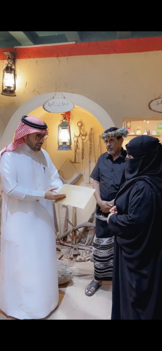 TBilghazi's tweet photo. تشرفنا مساء هذه الليلة بزيارة 
شيخ عشائر وأبيات #فيفاء
الشيخ/ عبدالله حسن فرح الفيفي
ويرافقه كلاً من:
أ.أحمديحي الفيفي
وإعلاميات محافظة فيفاء
أ. فاطمة الفيفي
أ. فاطمة الفيفي
أ.نجود الفيفي
كما قدم هدية كتاب عن :
 (الطراز المعماري في فيفاء)
ويهدف الى توعية المجتمع بأهمية التراث. https://t.co/QeM90YbiT7