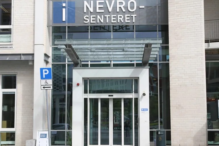 Exciting day installing a new Sense garden home at St. Olavs Trondheim University Hospital department Nevro senteret with Professor Artur Sereano's guidance. Caregivers are impressed with the setup! 🌿 #HealthTech #Innovation ☀️ #SenseGarden #Norway