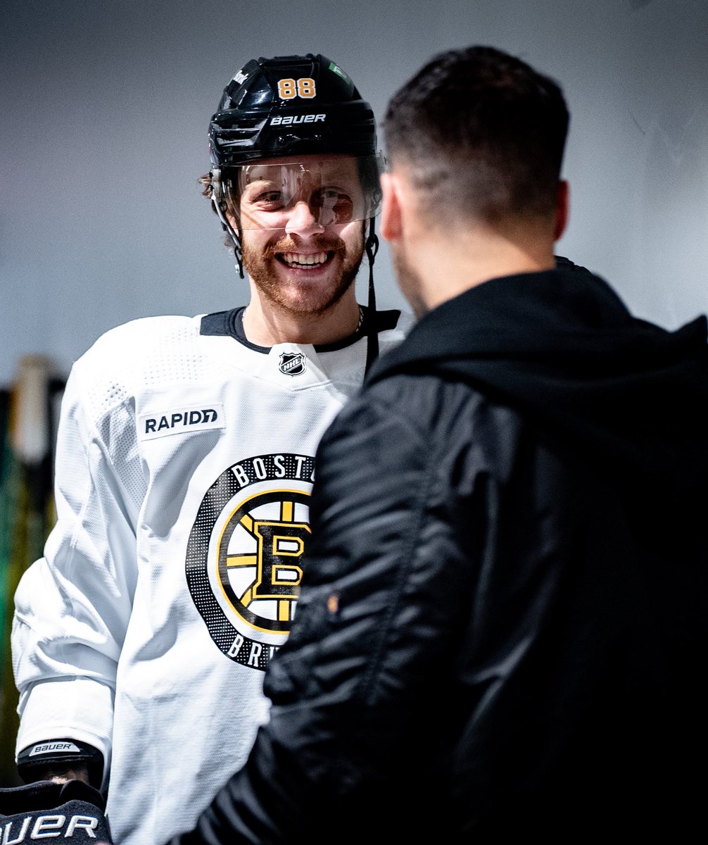 NHLBruins's tweet photo. A legendary Friday. https://t.co/V27YECyJh2