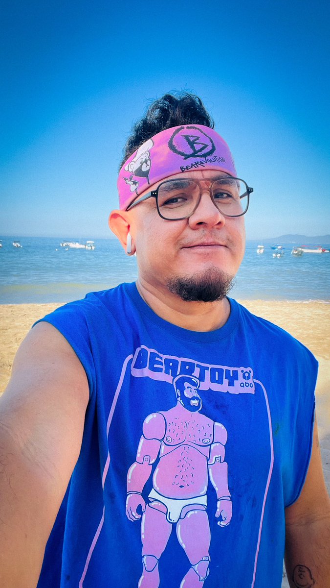 mrqu's tweet photo. Viva la #BEARevolution #QboBearwear
#BEARTOY https://t.co/fF2jxrYFNv