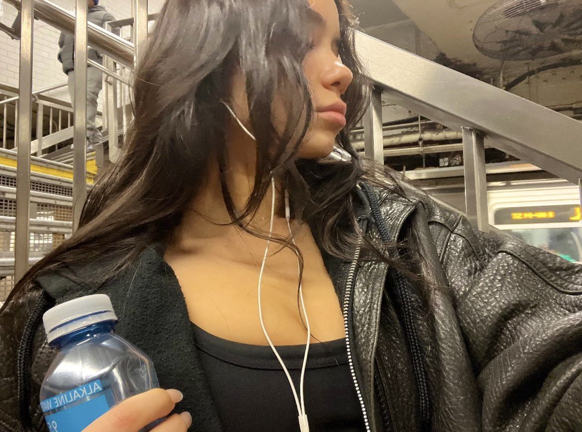 sinfulsoph's tweet photo. Drink ur water an’ eat miiii cunnie. https://t.co/DlR4hbseh2