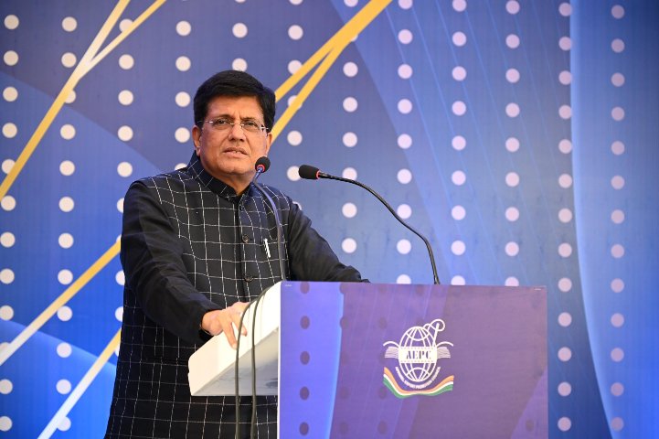 Union Minister @PiyushGoyal while addressing the while addressing Apparel Export Promotion Council (#AEPC) Excellence Honours says, 'For the long-term health of the whole textile ecosystem in the country, it is necessary to build domestic supply chain capacities by supporting