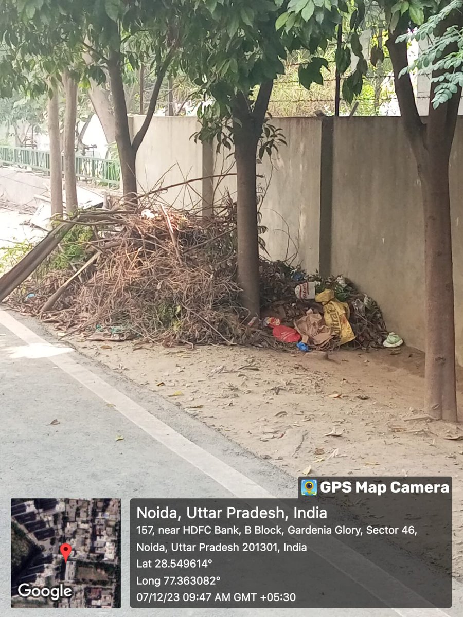 Rwa46_Noida's tweet photo. @noida_authority @CeoNoida
Kindly manage to remove tree leaves etc from the location mentioned in attached GPS picture. Location: Near B-157, B-Block, Sector-46, Noida. Thank you! https://t.co/dDSzNs646V
